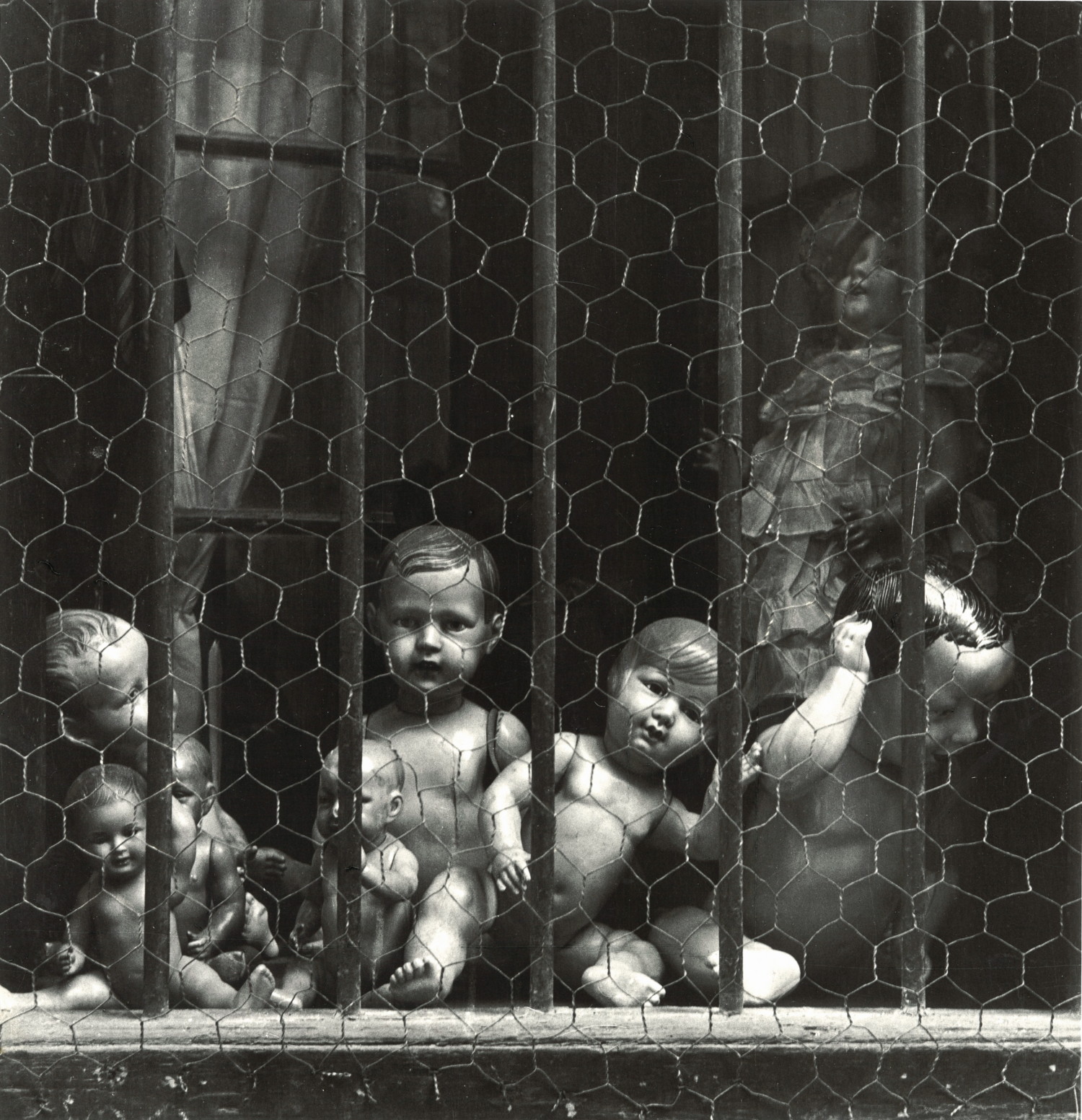 "Poupées en cage" de Claude Simon