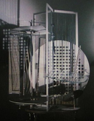 "Modulateur espace-lumi&egrave;re" de L&aacute;szlo Moholy-Nagy